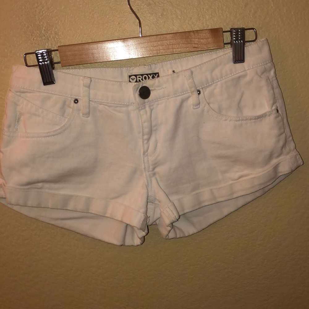 28” W / size 5 Roxy shorts. Sewn cuff ( H box 10)